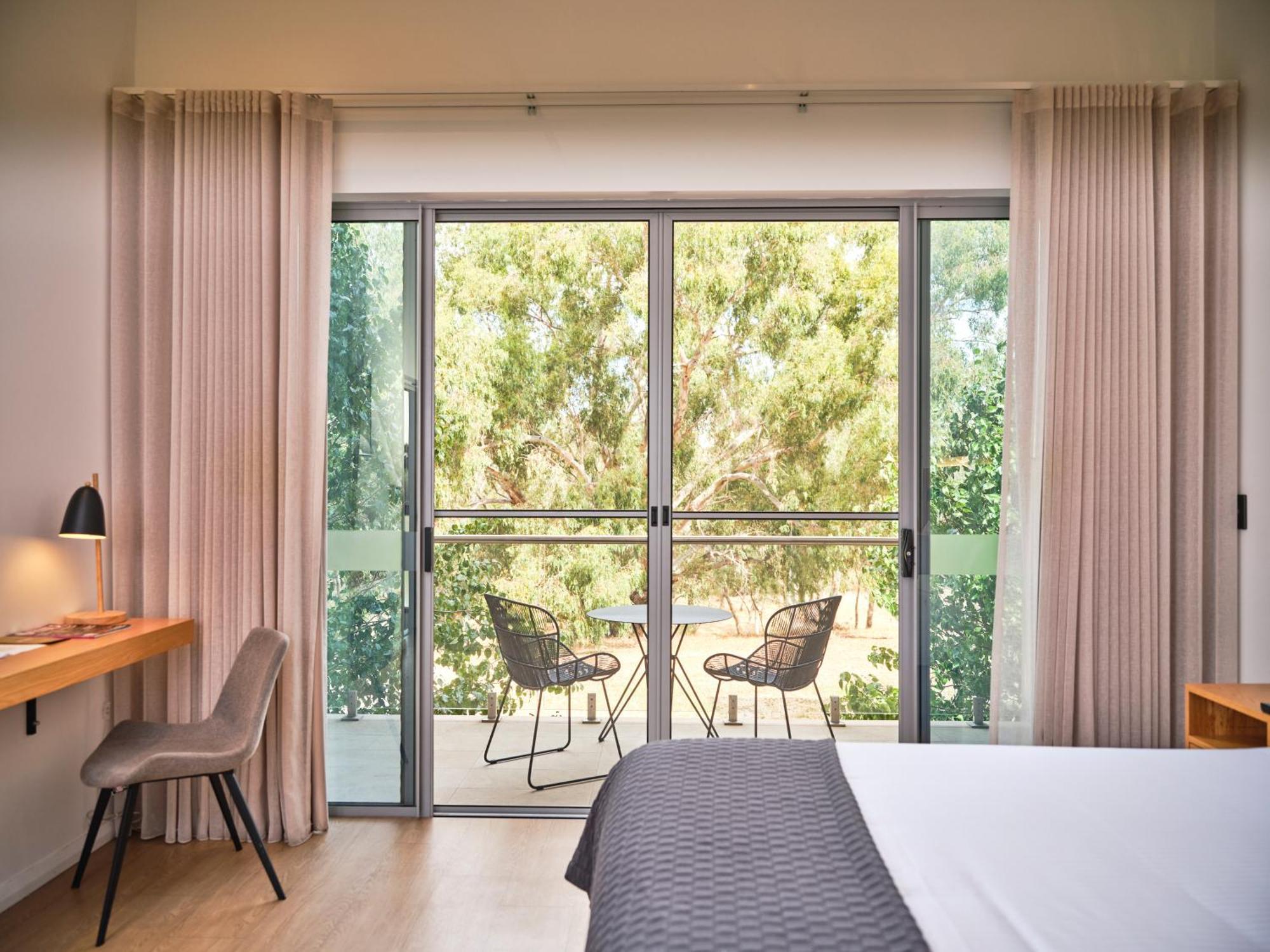 Maya Maya At Mandoon Estate West Swan Exterior photo A room at the hotel